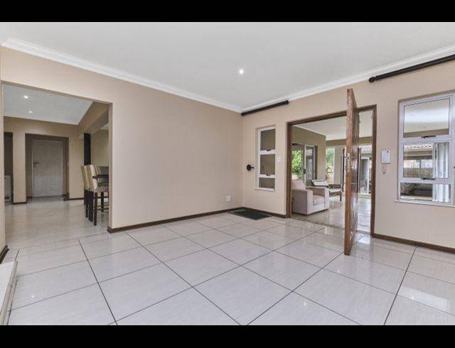 5 BEDROOM HOUSE FOR SALE IN SUNNINGHILL